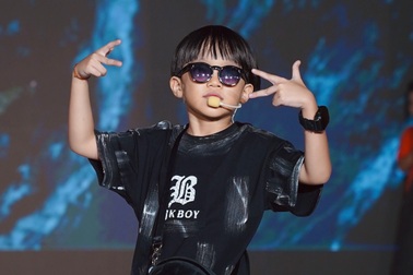 Xệ Xệ lần đầu làm vedette, tiết lộ cuộc sống sau khi nổi tiếng