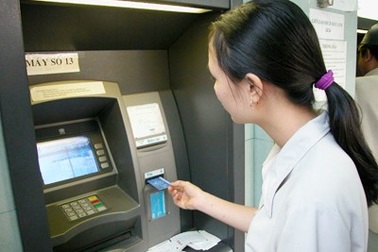 Dừng tăng phí ATM nội mạng của 4 "ông lớn" ngân hàng