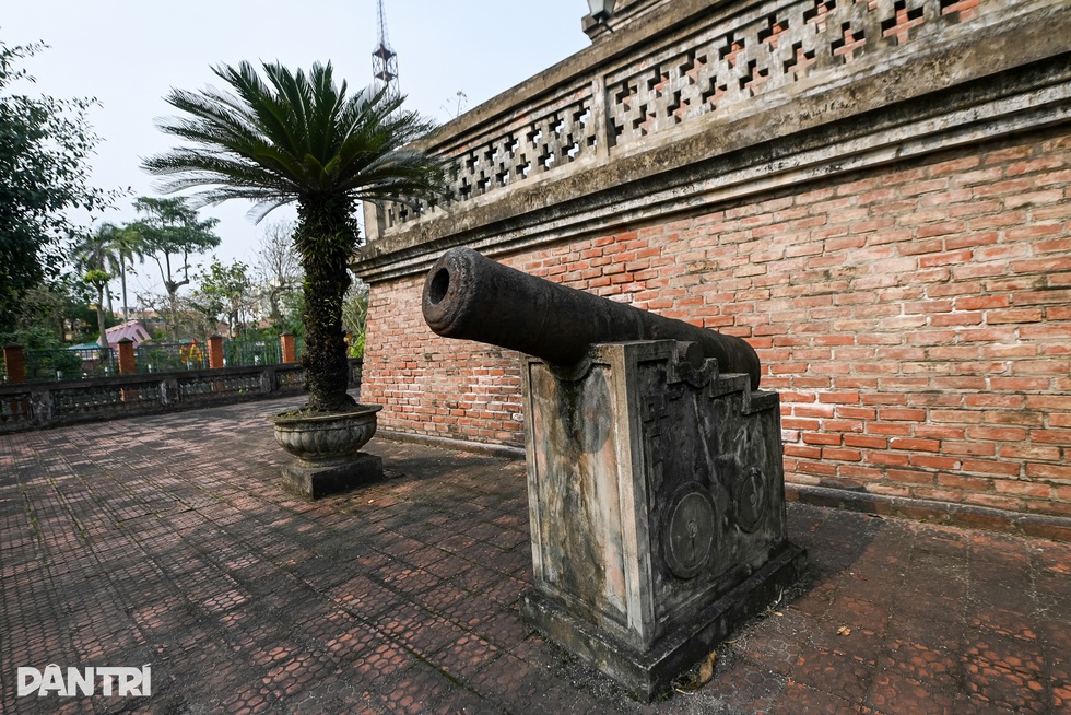 Chiêm ngưỡng kỳ đài cổ xưa, nơi thờ nữ Thành hoàng Giám thương Công chúa - 2 Chiêm ngưỡng kỳ đài cổ xưa, nơi thờ nữ Thành hoàng Giám thương Công chúa - 2