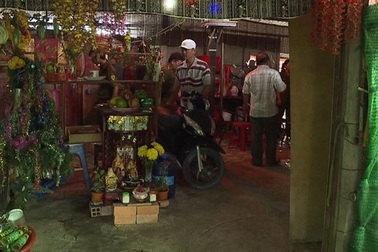 Mở quán cà phê kích dục, trấn lột tài sản của khách