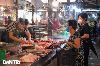 Giá thịt lợn đã "nhảy múa" ra sao trong 10 tháng qua?