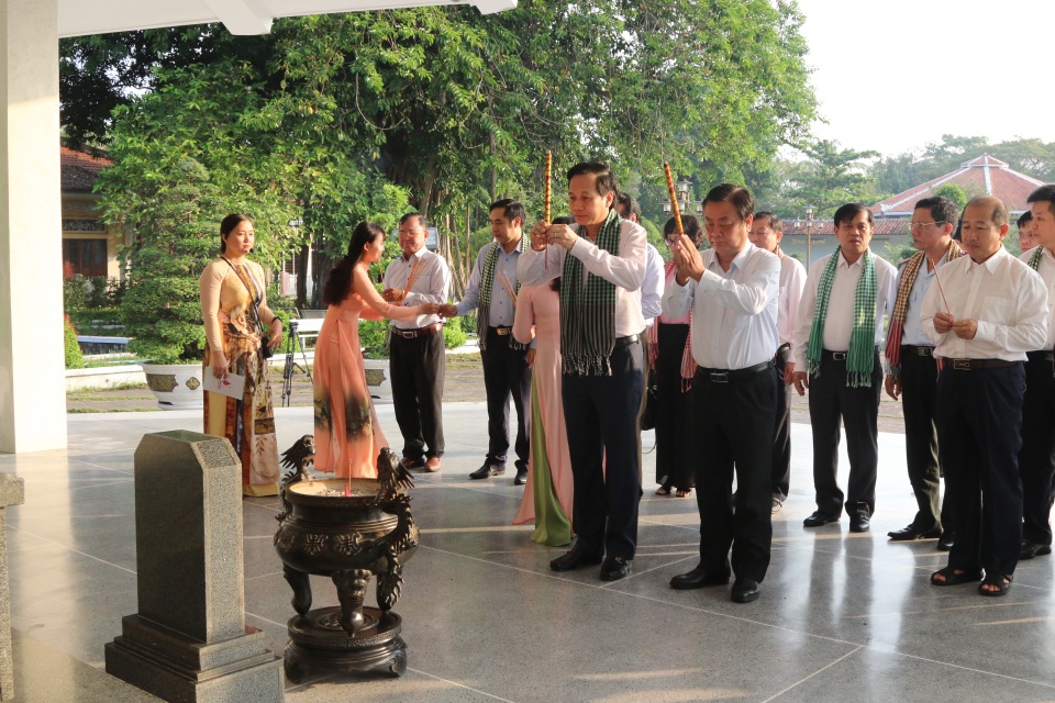 Bộ trưởng Đào Ngọc Dung: Đồng Tháp nên coi nguồn nhân lực là khâu đột phá - 6 Bộ trưởng Đào Ngọc Dung: Đồng Tháp nên coi nguồn nhân lực là khâu đột phá - 6