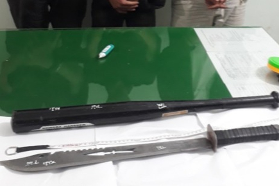 Tạm giữ 3 đối tượng nghi bắt người trái phép để đòi nợ 100 triệu đồng - 2 Tạm giữ 3 đối tượng nghi bắt người trái phép để đòi nợ 100 triệu đồng - 2