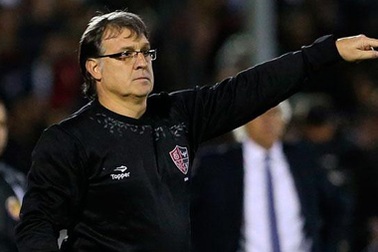 Vén màn bí mật quanh vụ Martino trở thành HLV Barca