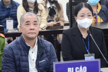 Cựu cán bộ Sở TN-MT Hà Nội cùng vợ hầu tòa