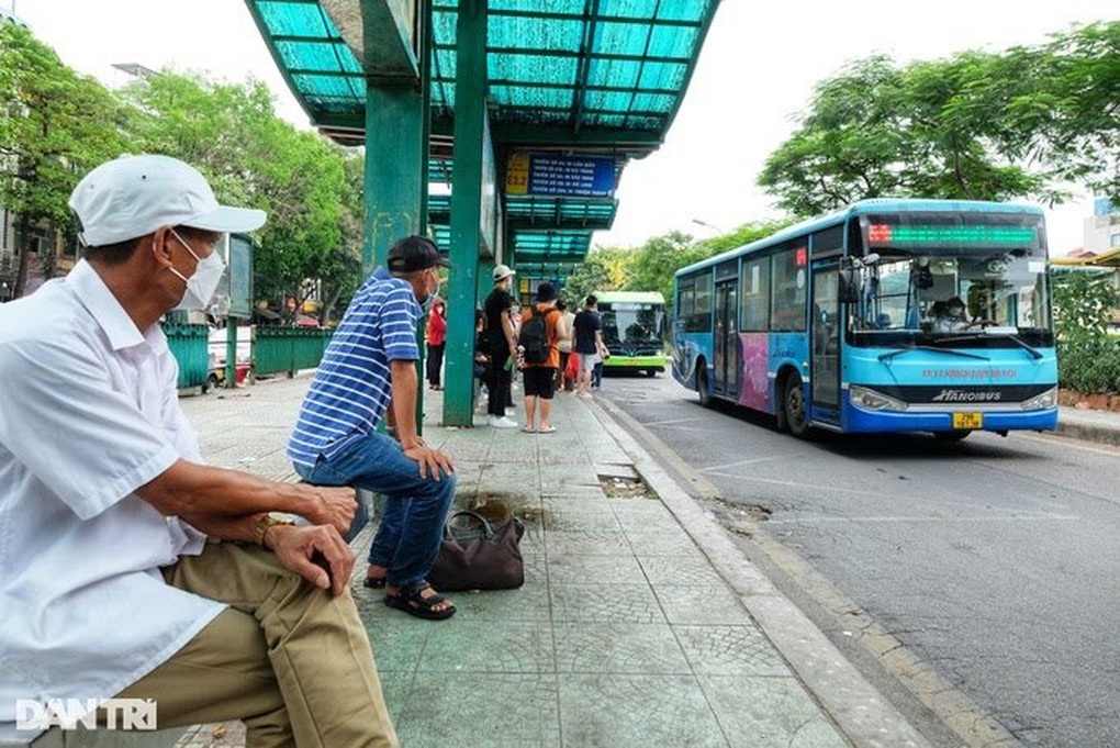 Lý do nhiều người Hà Nội lựa chọn sử dụng phương tiện công cộng - 1 Lý do nhiều người Hà Nội lựa chọn sử dụng phương tiện công cộng - 1
