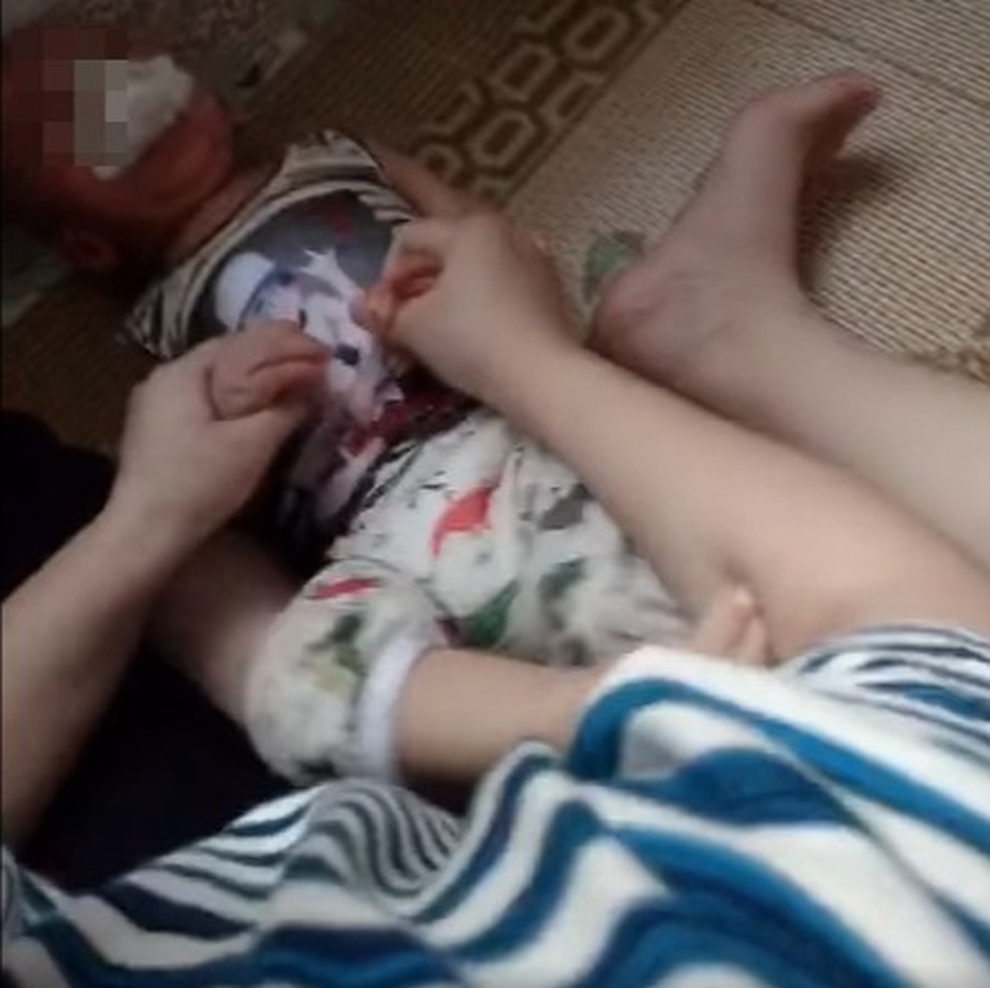 Người nhét giẻ vào miệng bé 1 tuổi ở Thái Bình là em gái chủ lớp - 1 Người nhét giẻ vào miệng bé 1 tuổi ở Thái Bình là em gái chủ lớp - 1