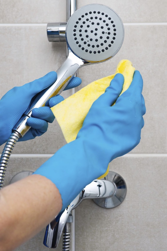 Nhiều người đang tắm dưới vòi hoa sen đầy cặn bẩn mà không biết đây là cách đơn giản vệ sinh nó - Ảnh 8. Nhiều người đang tắm dưới vòi hoa sen đầy cặn bẩn mà không biết đây là cách đơn giản vệ sinh nó - Ảnh 8.