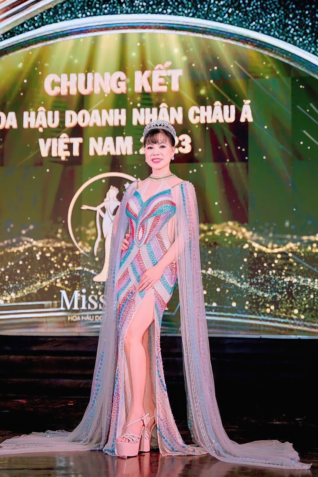 Hoa Hậu Võ Thu Sương Mặc Gợi Cảm Chấm Thi Hoa Hậu 