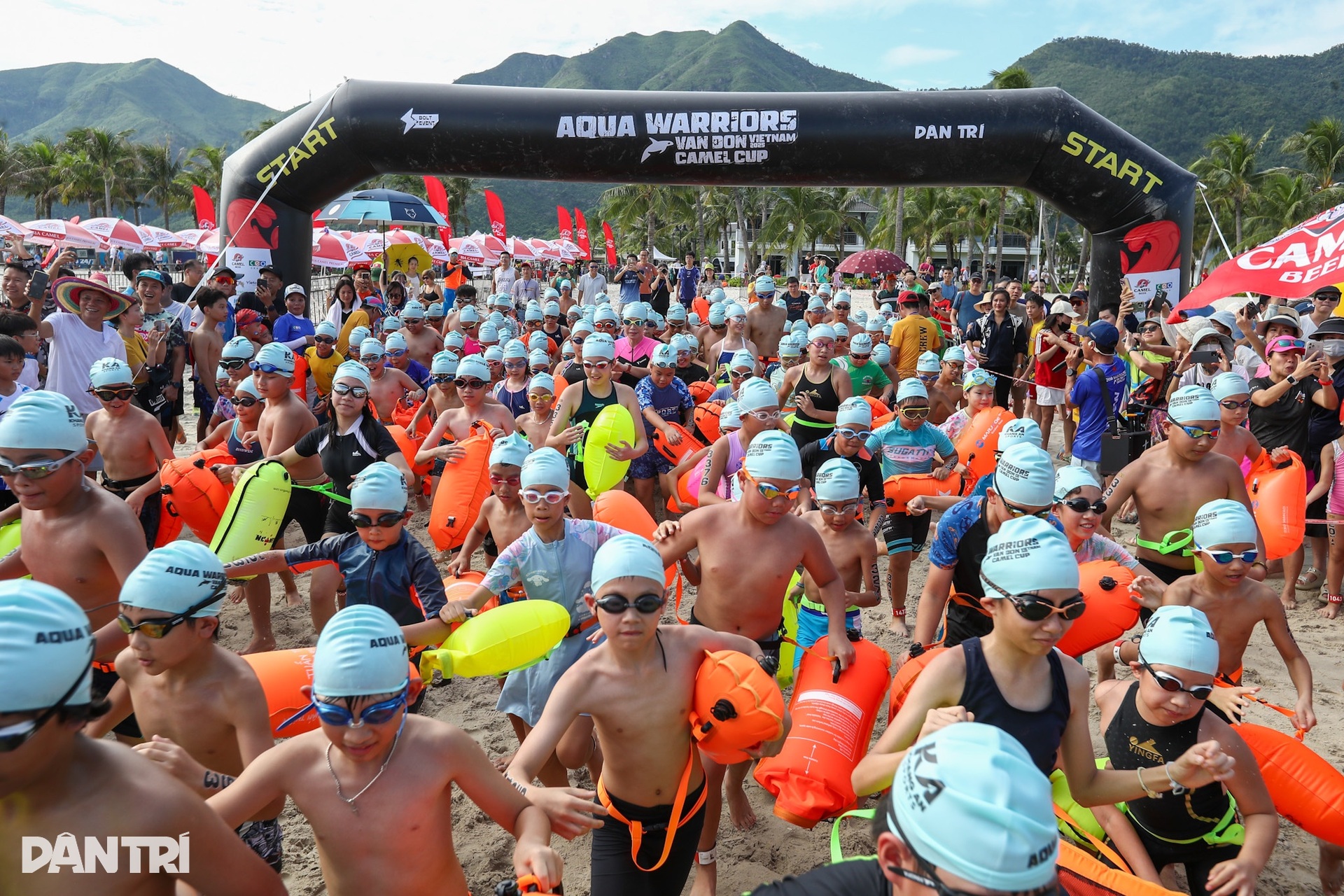 Sôi động ngày thi đấu đầu tiên tại giải Aqua Warriors Vân Đồn 2025 - 1