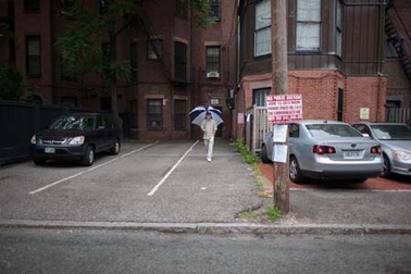 Mỹ: Gần 12 tỷ đồng cho hai chỗ đậu xe