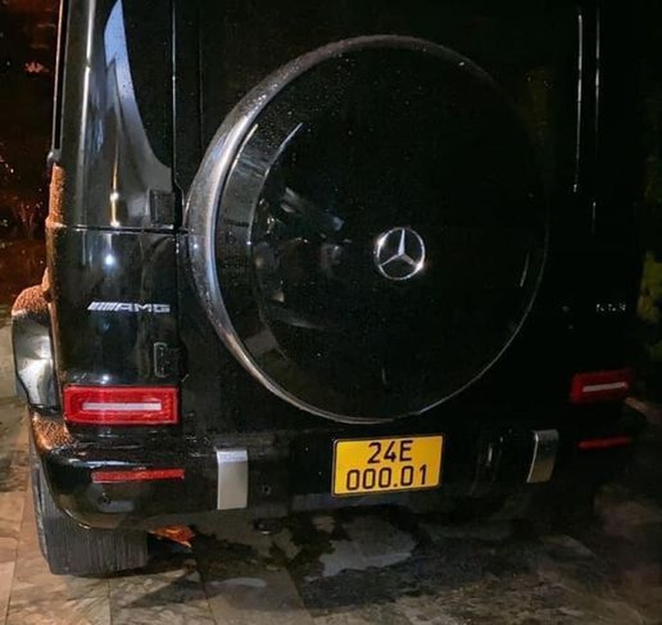 Xôn xao Mercedes-AMG G63 mang biển số vàng: Xe sang 11 tỷ đồng chạy taxi? - 2 Xôn xao Mercedes-AMG G63 mang biển số vàng: Xe sang 11 tỷ đồng chạy taxi? - 2
