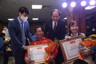 Vinh danh nhà vô địch cử tạ Paralympic là thanh niên khuyết tật nghị lực