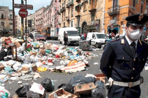 Vì sao mafia khắp thế giới "thèm khát" rác thải?