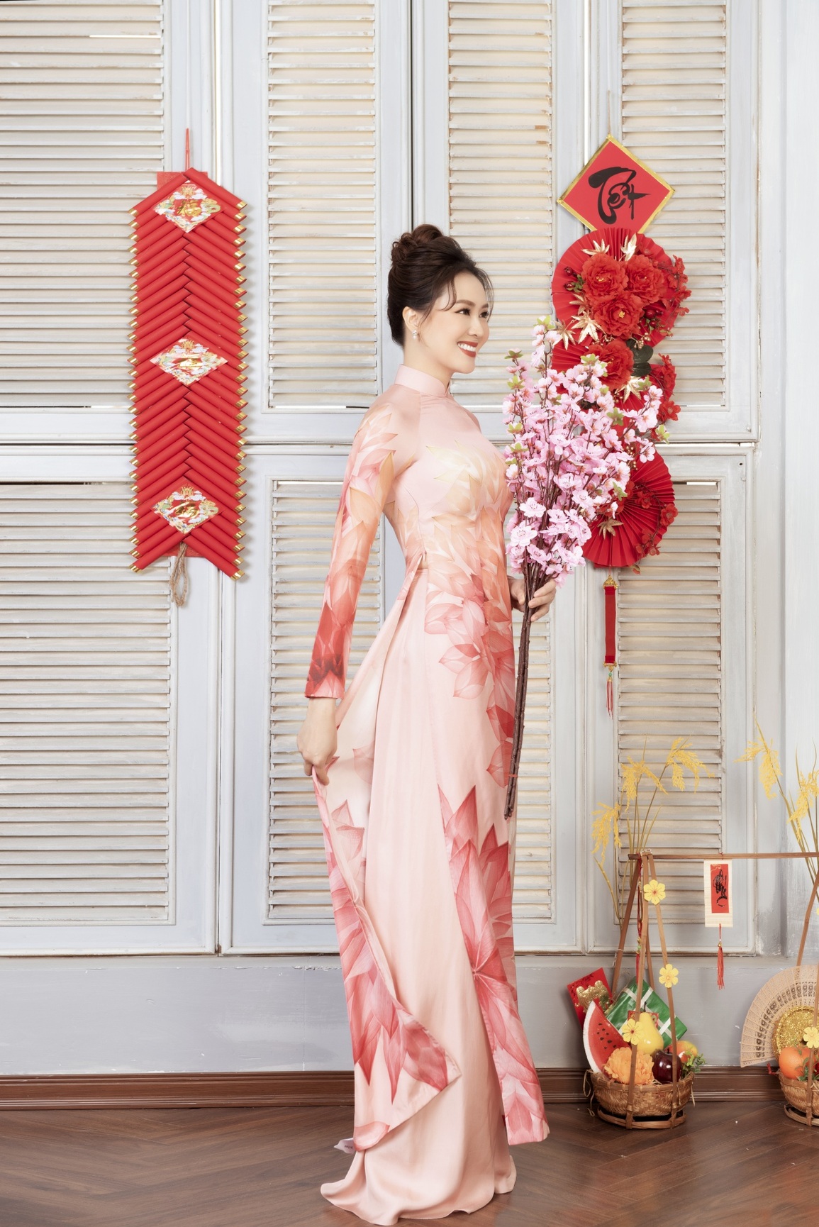 Hồng Diễm khẳng định nhan sắc lão hóa ngược trong bộ ảnh xuân - 8 Hồng Diễm khẳng định nhan sắc lão hóa ngược trong bộ ảnh xuân - 8