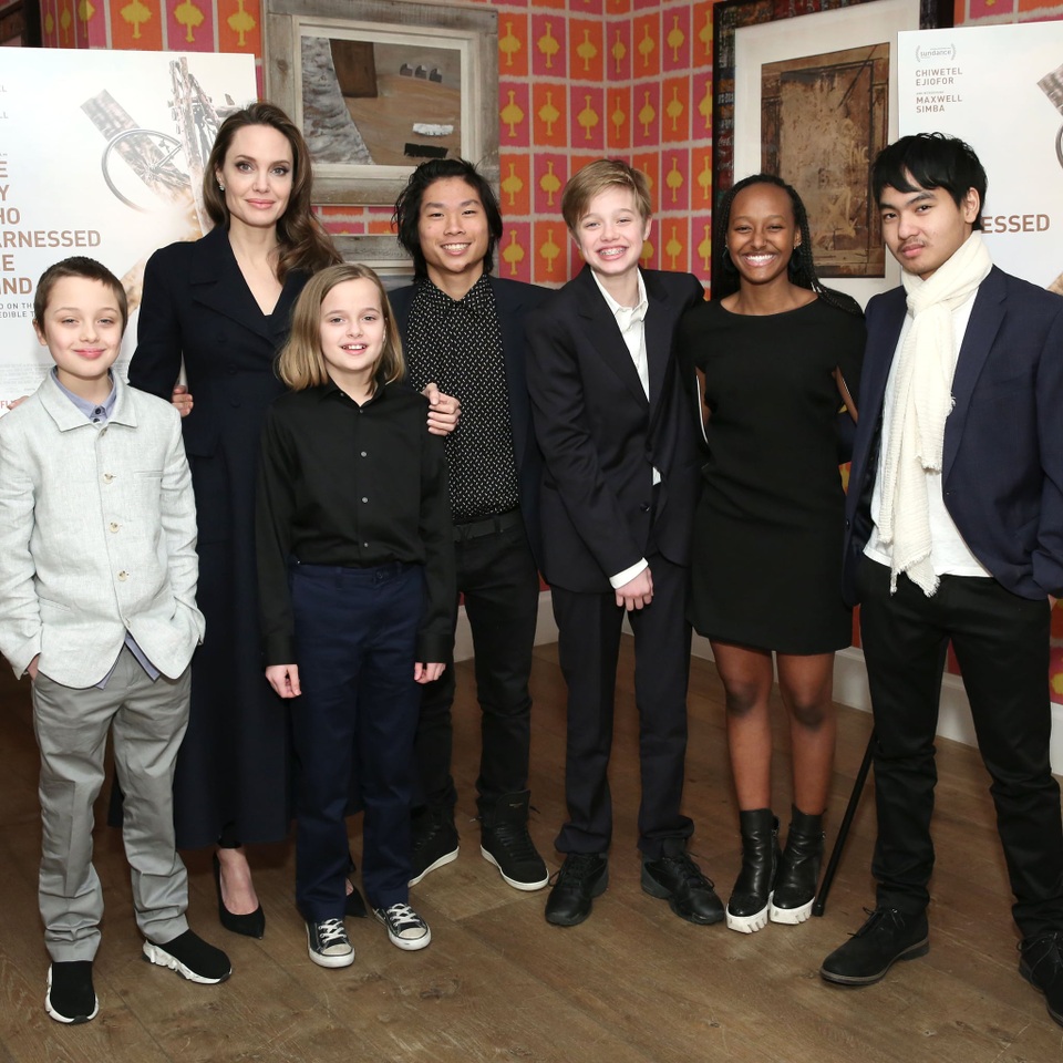 Angelina Jolie và Brad Pitt lại đối đầu tranh chấp quyền nuôi con - 3 Angelina Jolie và Brad Pitt lại đối đầu tranh chấp quyền nuôi con - 3