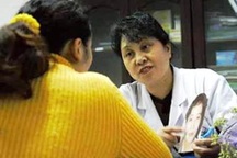 Phẫu thuật thẩm mỹ để vợ mới giống vợ cũ