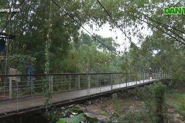 Nỗi lo trên những cây cầu treo hết hạn