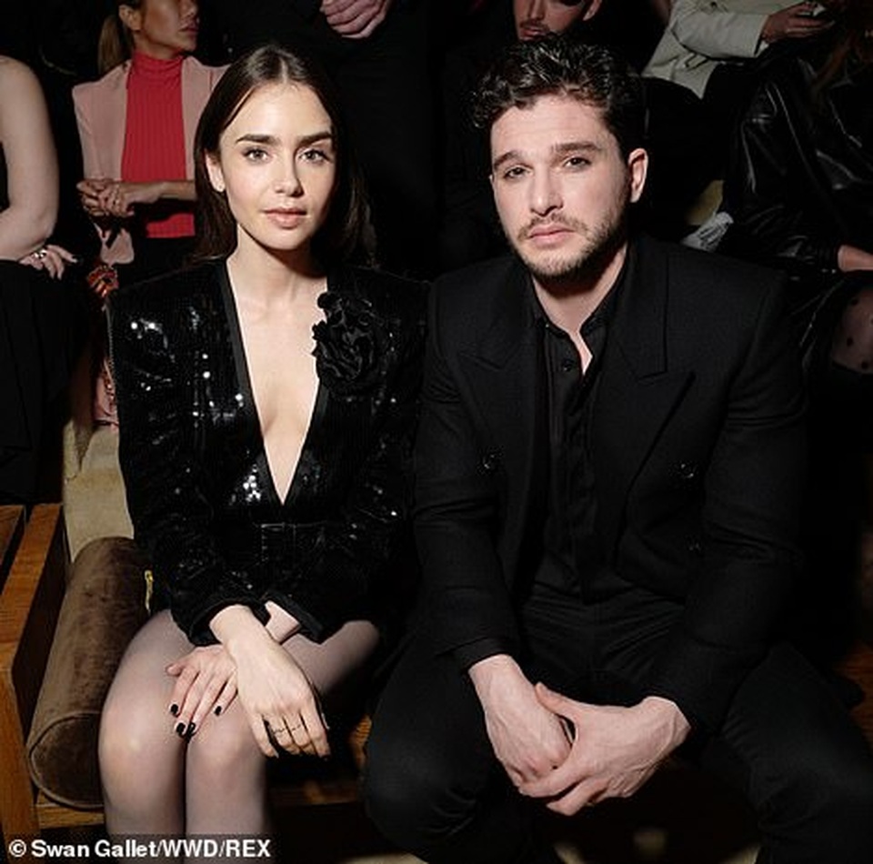 Kaia Gerber khoe ngực căng đầy trên sàn catwalk - 18 Kaia Gerber khoe ngực căng đầy trên sàn catwalk - 18