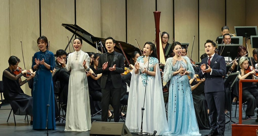 Hòa nhạc Thắp sáng niềm tin - giai điệu đẹp về Tổ quốc, về Hà Nội - 1 Hòa nhạc Thắp sáng niềm tin - giai điệu đẹp về Tổ quốc, về Hà Nội - 1