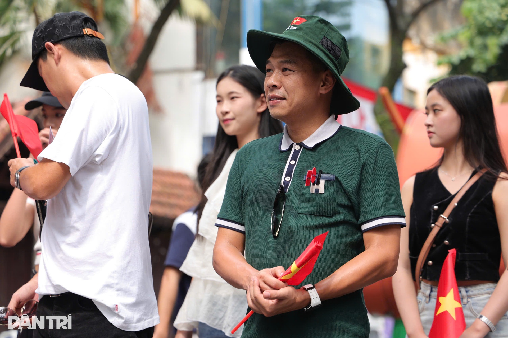 Nghệ sĩ tập A80: Đen Vâu, Hoàng Thuỳ Linh rạng rỡ, Lan Hương U70 vẫn sung - 12