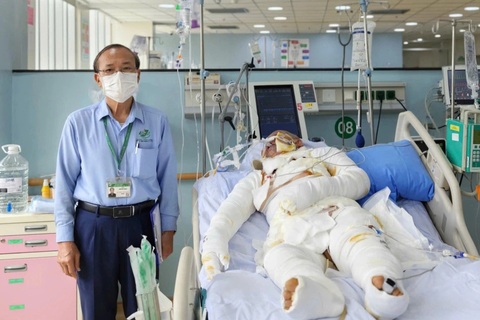 Bác sĩ kêu gọi giúp người phụ nữ nguy kịch do nổ rò khí gas