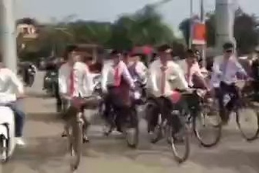 Đám rước dâu bằng "con ngựa sắt Thống Nhất màu xanh" ở Hà Nội