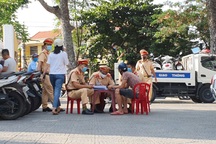 CSGT “mạnh tay”, người dân đổ xô đi mua bảo hiểm xe máy