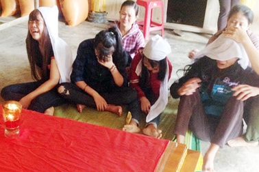 Lở đất, thợ đào giếng nghèo bị vùi lấp tử vong