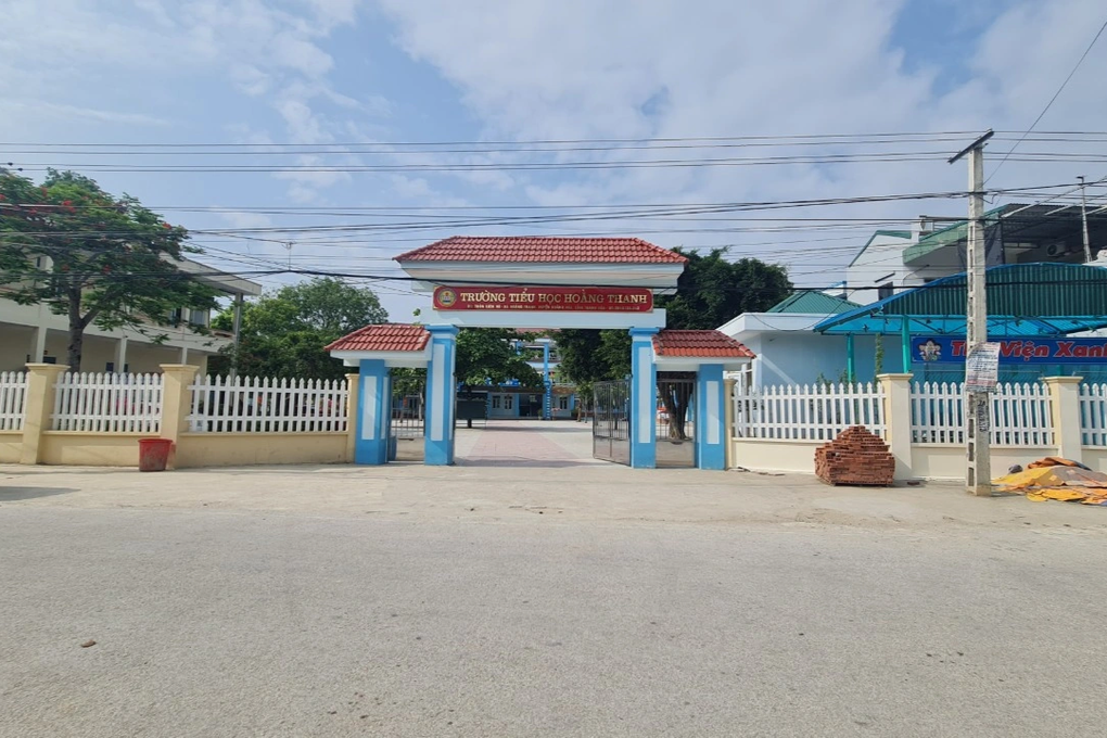 Nhà trường thu 600.000 đồng làm lan can, mái che... cuối năm học - 1 Nhà trường thu 600.000 đồng làm lan can, mái che... cuối năm học - 1