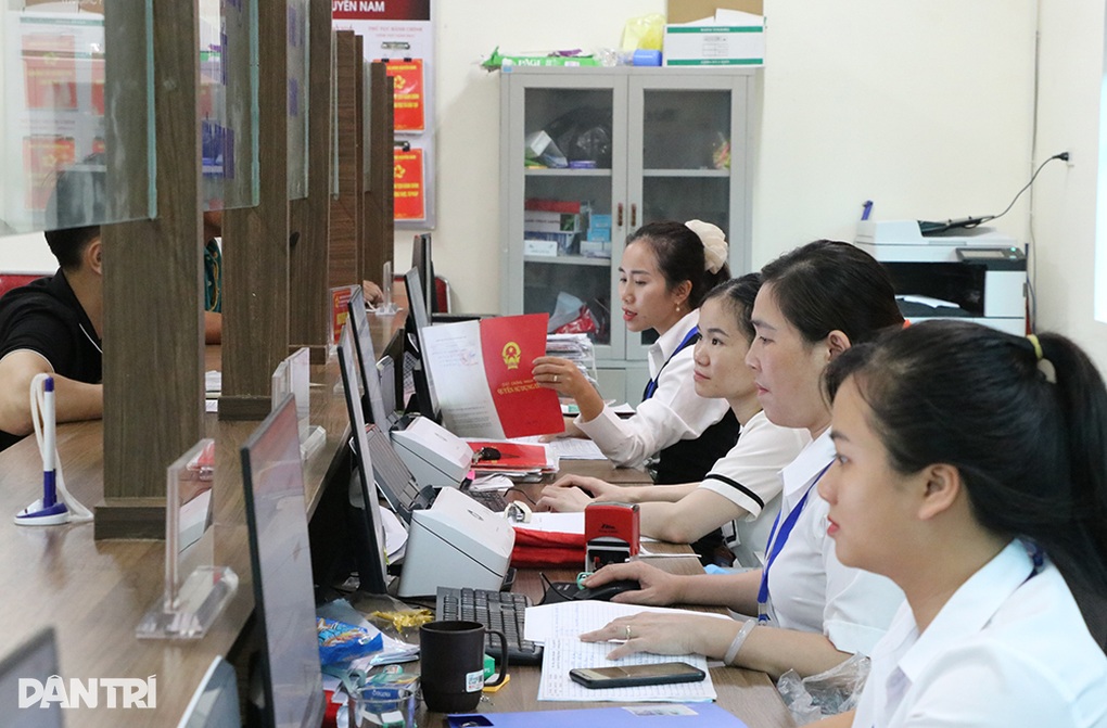 Làm xuyên ngày nghỉ để kịp chi trả chế độ cho công chức trước 15/10 - 1 Làm xuyên ngày nghỉ để kịp chi trả chế độ cho công chức trước 15/10 - 1