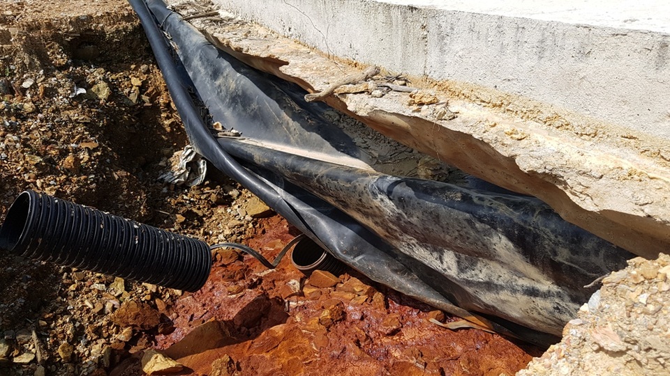 Khu xử lý rác thải hàng chục tỷ đồng chưa làm xong đã hư hỏng - 6 Khu xử lý rác thải hàng chục tỷ đồng chưa làm xong đã hư hỏng - 6