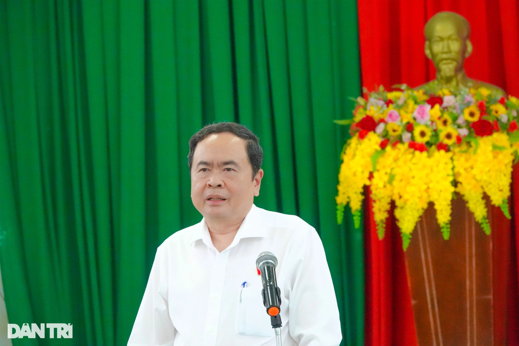 Ông Trần Thanh Mẫn: Hậu Giang cần chú trọng đào tạo nâng cao dân trí - 1 Ông Trần Thanh Mẫn: Hậu Giang cần chú trọng đào tạo nâng cao dân trí - 1