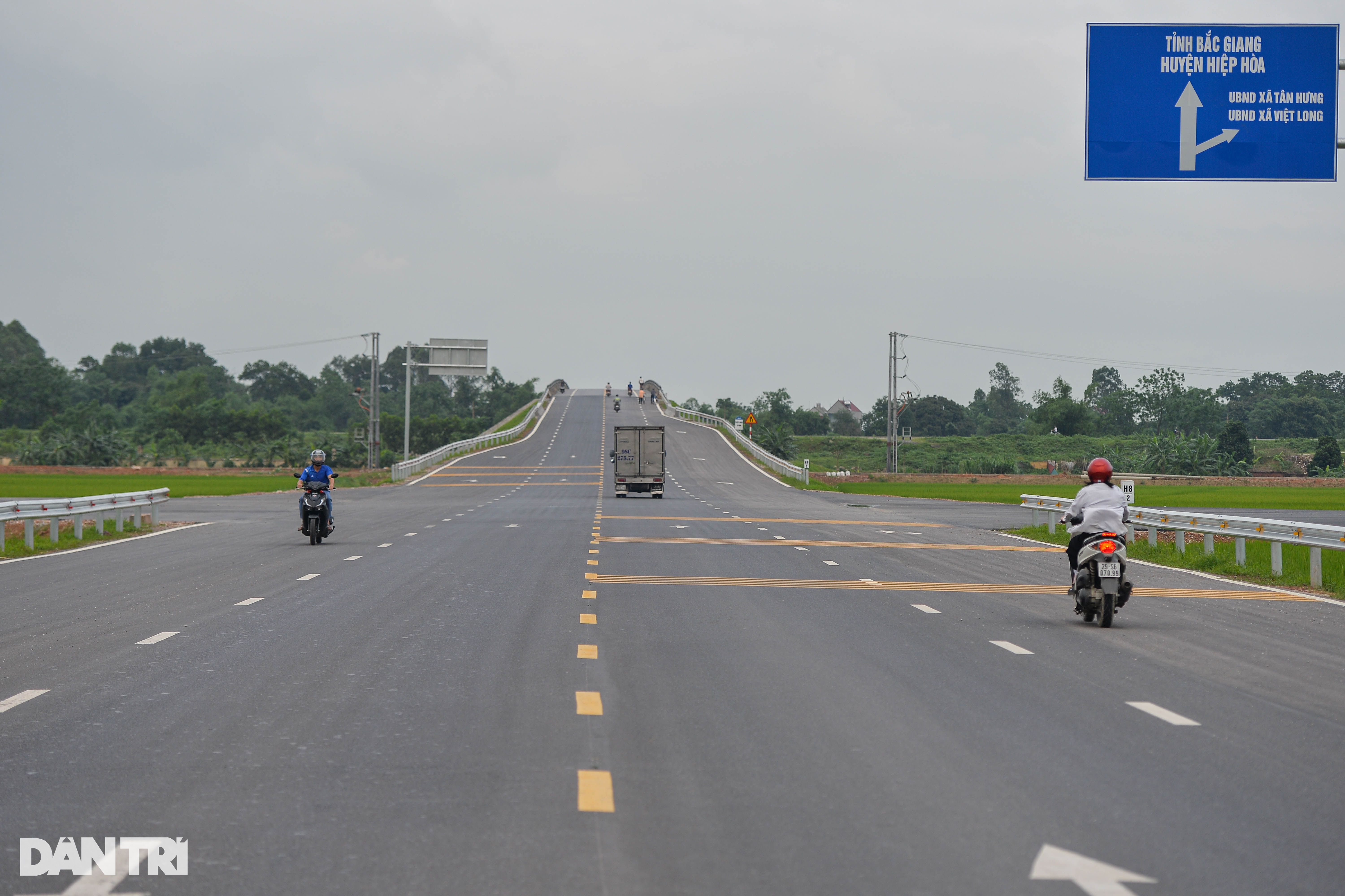 View - Tuyến đường dài 4,2km, trị giá gần 200 tỷ đồng kết nối Hà Nội - Bắc Giang | Báo Dân trí