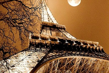 Vầng trăng Rằm trước Tết