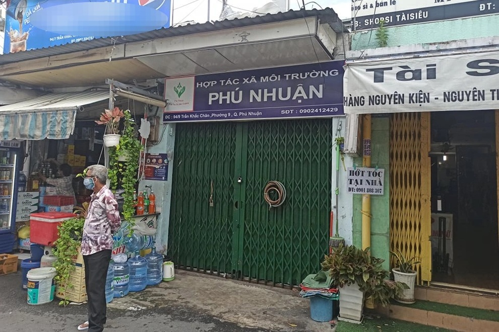 Pha khoe giấy thông hành đi vào lòng... đất của con gái giám đốc HTX - 2 Pha khoe giấy thông hành đi vào lòng... đất của con gái giám đốc HTX - 2