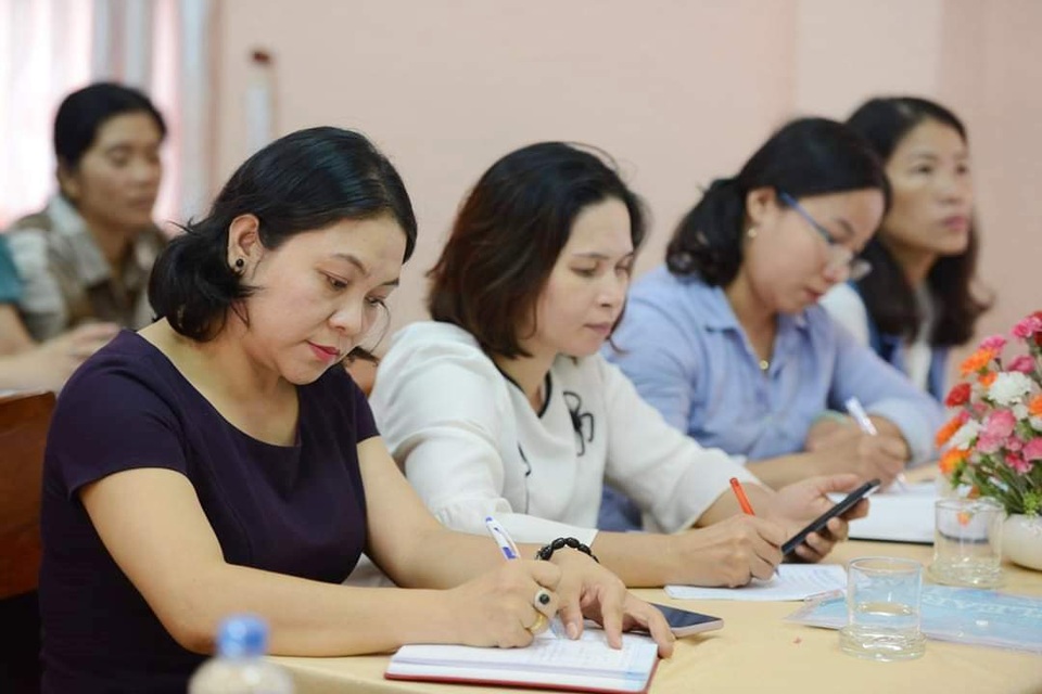 Giảng viên “truyền lửa” kiến thức cho giáo viên - 2 Giảng viên “truyền lửa” kiến thức cho giáo viên - 2