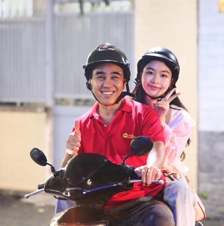 Quyền Linh: Từ "MC quốc dân" đi dép tổ ong đến lùm xùm quảng cáo - 10