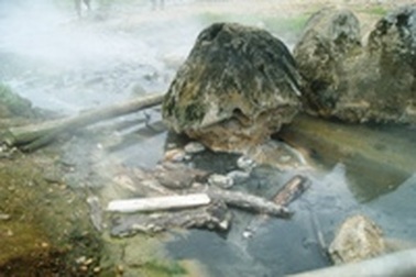 Phạt doanh nghiệp 90 triệu đồng vì làm ô nhiễm suối nước khoáng nóng