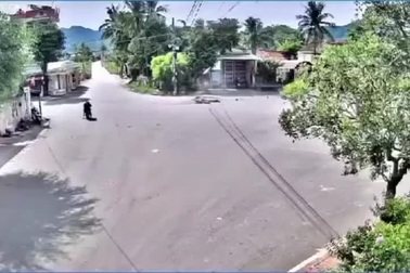 Hiện trường vụ tai nạn được camera an ninh ghi lại