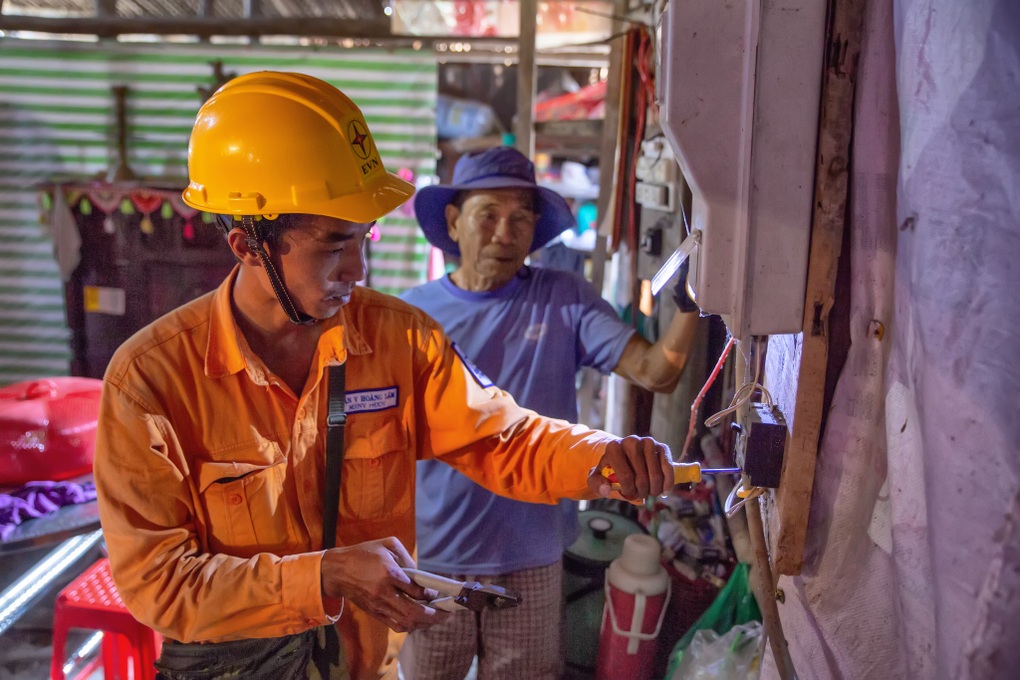 Ngành điện miền Nam triển khai chương trình tri ân khách hàng sử dụng điện 2022 - 5 Ngành điện miền Nam triển khai chương trình tri ân khách hàng sử dụng điện 2022 - 5