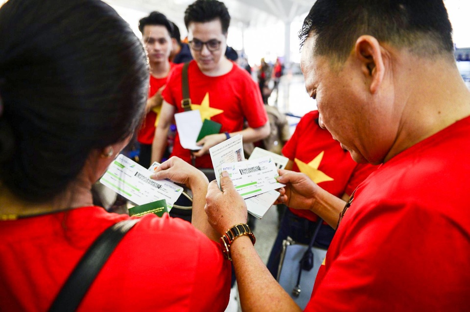 Cổ động viên Việt Nam vượt hàng ngàn km đến Manila - Philippines cổ vũ U22 Việt Nam - 1 Cổ động viên Việt Nam vượt hàng ngàn km đến Manila - Philippines cổ vũ U22 Việt Nam - 1