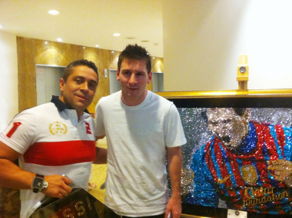 Không chịu “kém” Messi, C.Ronaldo chi cả triệu USD mua bức tranh - 1 Không chịu “kém” Messi, C.Ronaldo chi cả triệu USD mua bức tranh - 1