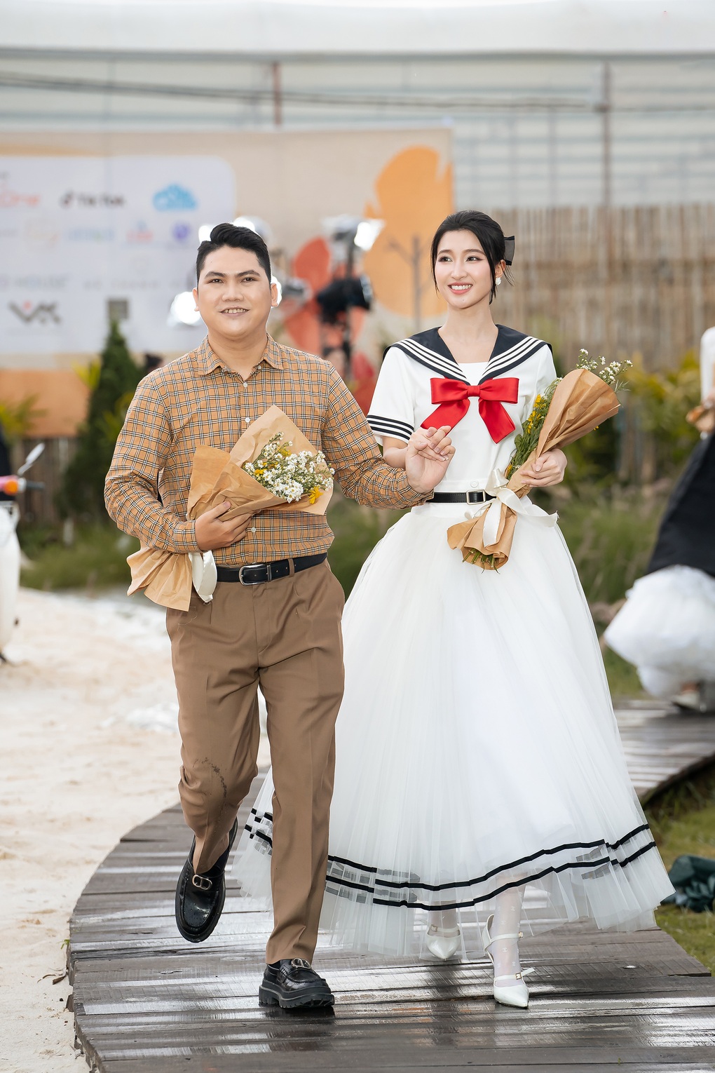 Á hậu Phương Nhi hóa nữ sinh, Bảo Ngọc diễn vedette cho NTK Hà Thanh Việt - 5 Á hậu Phương Nhi hóa nữ sinh, Bảo Ngọc diễn vedette cho NTK Hà Thanh Việt - 5