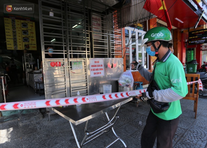 Nhịp sống Đà Nẵng ngày đầu tiên nới lỏng giãn cách xã hội - Ảnh 3. Nhịp sống Đà Nẵng ngày đầu tiên nới lỏng giãn cách xã hội - Ảnh 3.