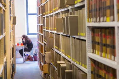 Thư viện bỏ tù khách nếu trả sách trễ