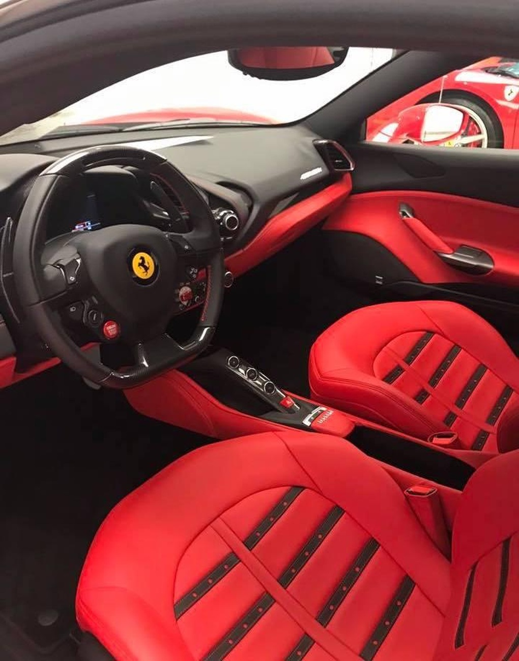 Độ độc và hiếm của siêu xe Ferrari 488 GTB vừa bị tai nạn ở Hà Nội - 3 Độ độc và hiếm của siêu xe Ferrari 488 GTB vừa bị tai nạn ở Hà Nội - 3