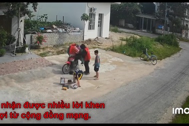 Hành động đẹp của hai cậu bé được dân mạng ngợi khen