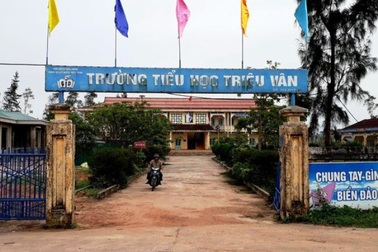 Quảng Trị: Hiệu trưởng bị cách chức do làm trái quy định tài chính