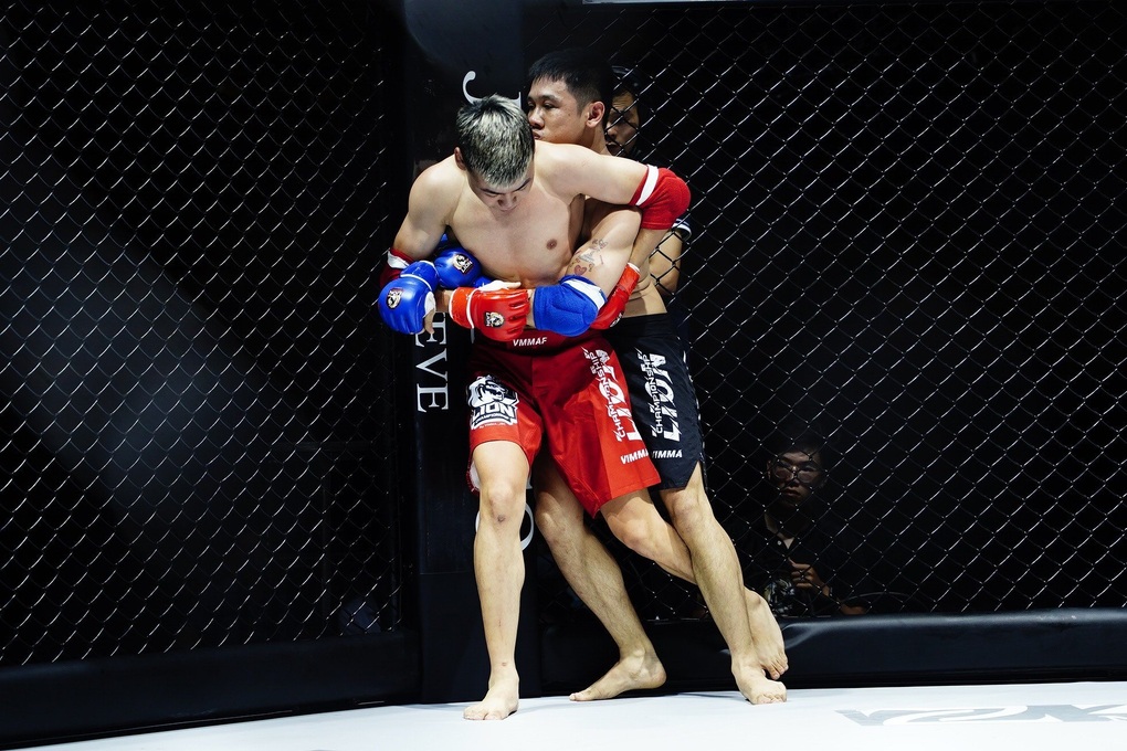 Á quân Wushu thế giới chiến thắng ấn tượng tại giải MMA Championship - 3 Á quân Wushu thế giới chiến thắng ấn tượng tại giải MMA Championship - 3